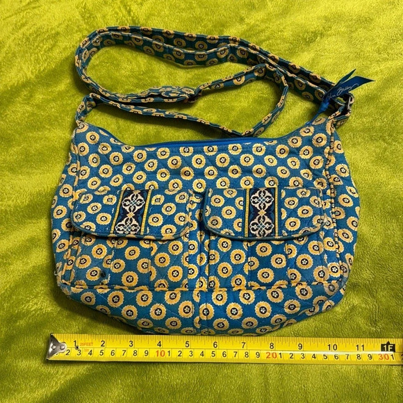 Well loved Vera Bradley Purse, see photos for signs of wear - Picture 1 of 6